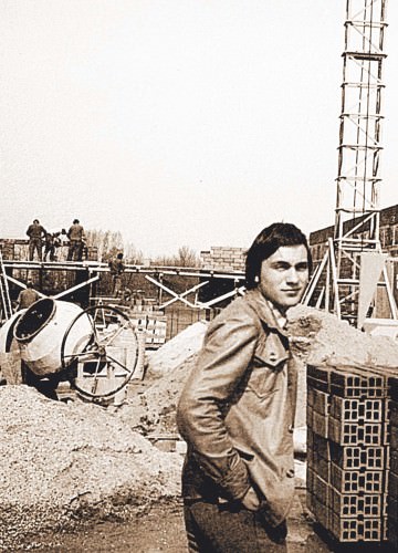1977: Neubau