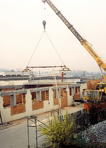 1993: Bau